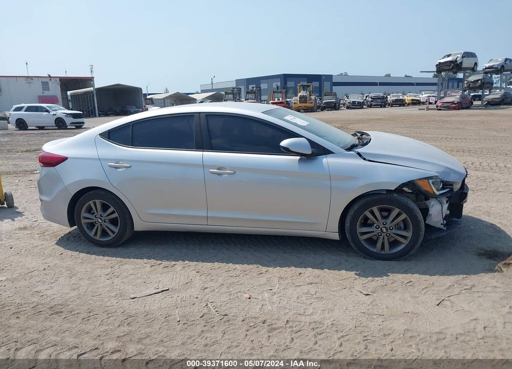 2018 HYUNDAI ELANTRA SEL VIN: 5NPD84LF7JH313844
