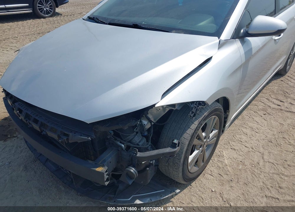 2018 HYUNDAI ELANTRA SEL VIN: 5NPD84LF7JH313844