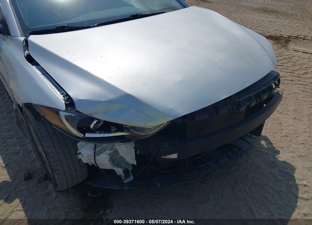 2018 HYUNDAI ELANTRA SEL VIN: 5NPD84LF7JH313844
