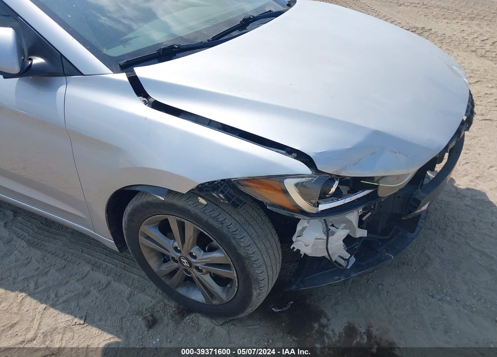 2018 HYUNDAI ELANTRA SEL VIN: 5NPD84LF7JH313844