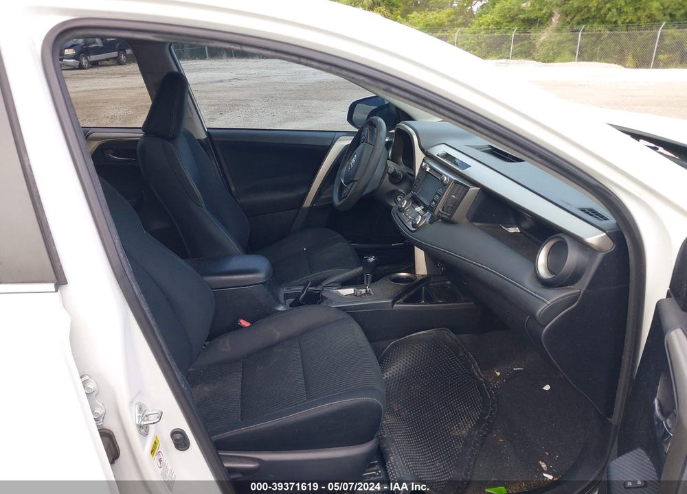 2015 TOYOTA RAV4 XLE VIN: 2T3WFREV5FW180730