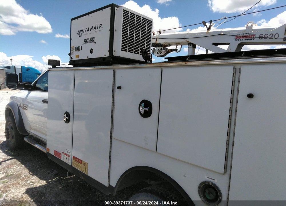 2015 RAM 5500 CHASSIS TRADESMAN/SLT VIN: 3C7WRNBL5FG626140