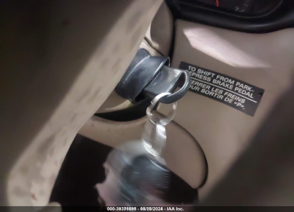 2000 FORD TAURUS SES VIN: 1FAFP5522YG175338