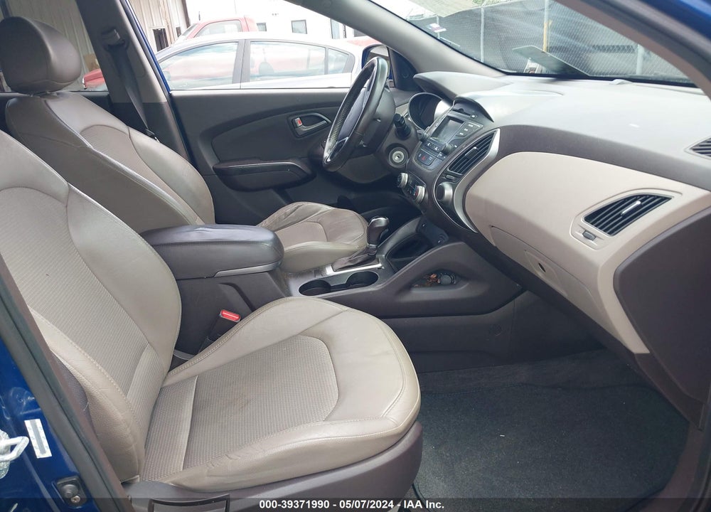 2014 HYUNDAI TUCSON SE VIN: KM8JU3AG6EU824120