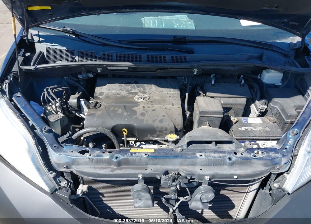 2012 TOYOTA SIENNA XLE V6 8 PASSENGER VIN: 5TDYK3DC6CS228184