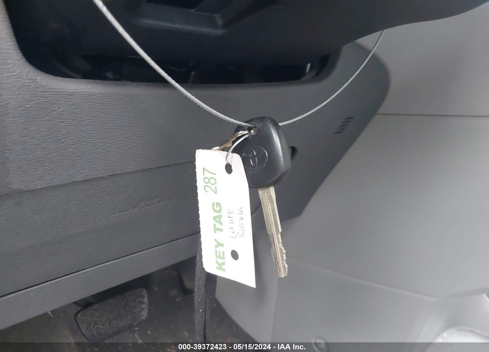 2017 TOYOTA SIENNA LE 8 PASSENGER VIN: 5TDKZ3DC9HS865594