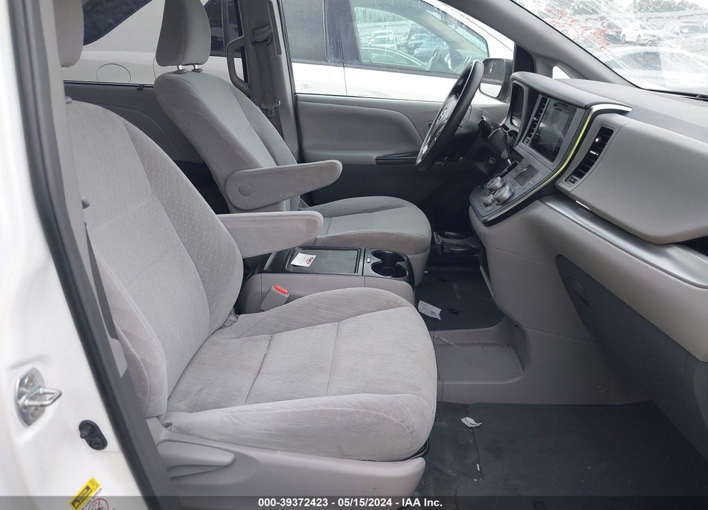 2017 TOYOTA SIENNA LE 8 PASSENGER VIN: 5TDKZ3DC9HS865594