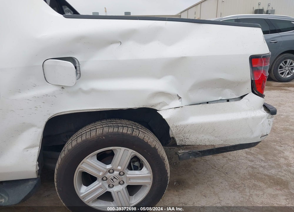 2014 HONDA RIDGELINE RTL VIN: 5FPYK1F54EB003392