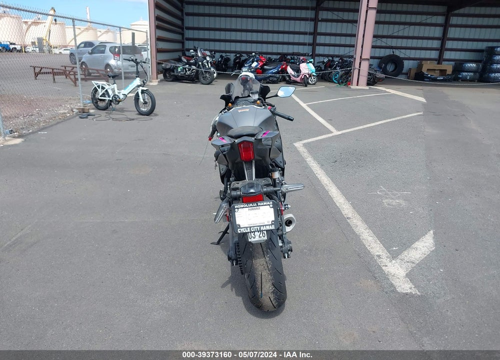 2024 YAMAHA YZFR7 VIN: JYARM38E1RA011153