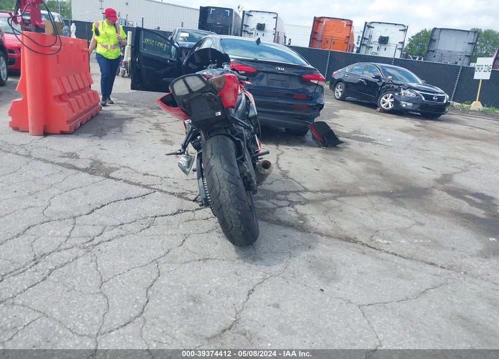 2006 SUZUKI GSX-R600 K6 VIN: JS1GN7DA162112373