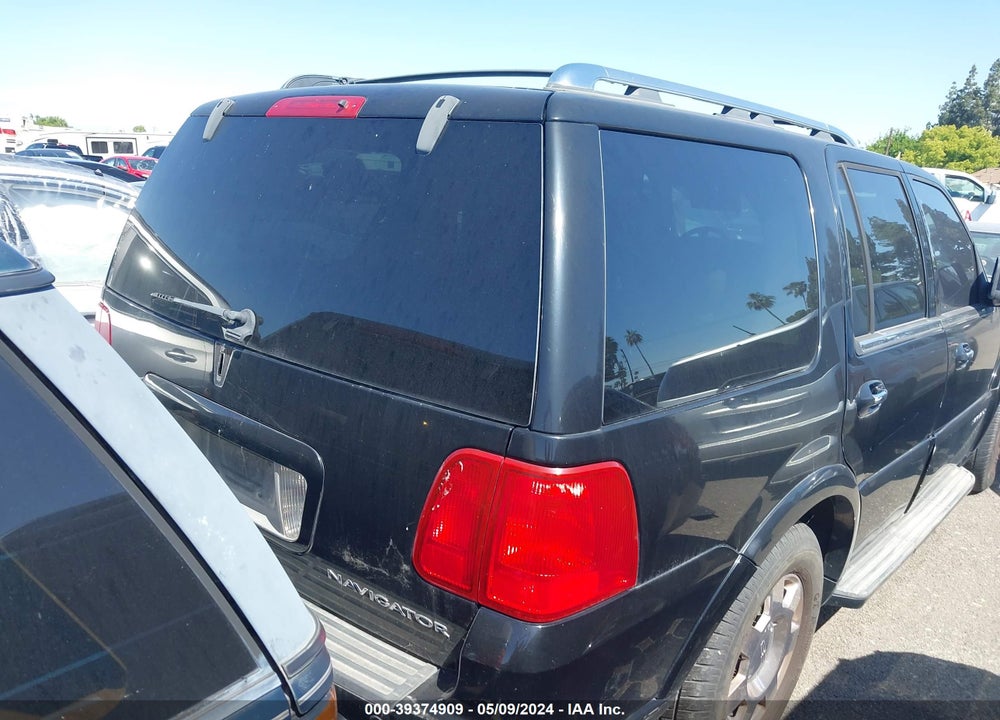 2005 LINCOLN NAVIGATOR VIN: 5LMFU28535LJ05348