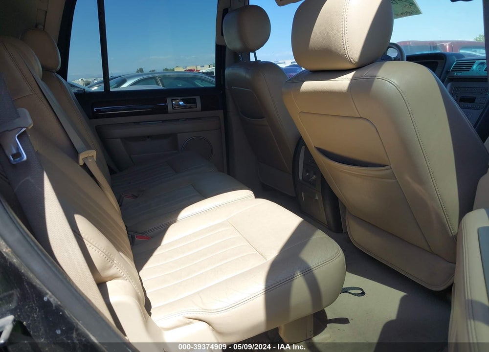 2005 LINCOLN NAVIGATOR VIN: 5LMFU28535LJ05348