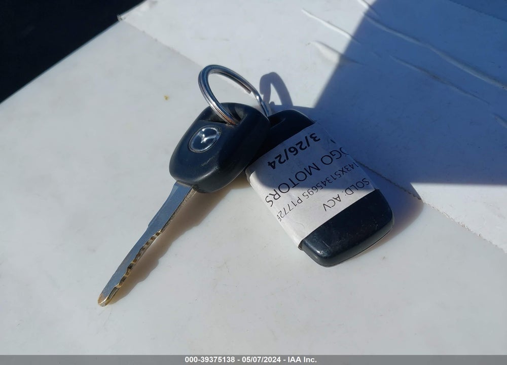 2005 MAZDA 3 S VIN: JM1BK143X51345695