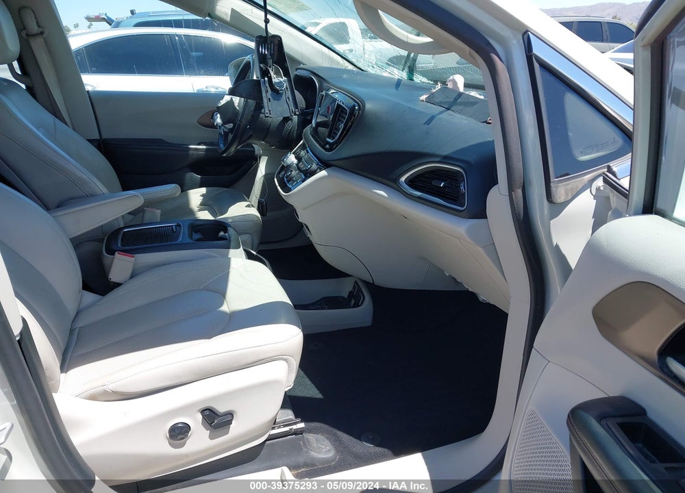 2017 CHRYSLER PACIFICA VIN: 2C4RC1EG0HR669235