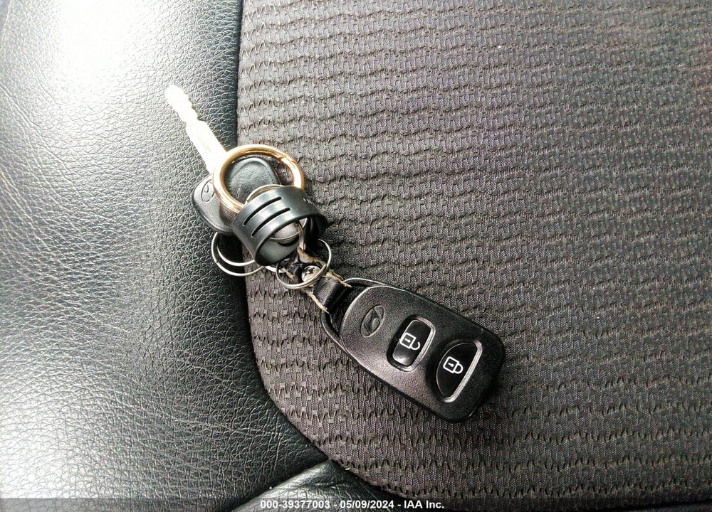 2010 HYUNDAI TUCSON GLS VIN: KM8JU3AC4AU114088
