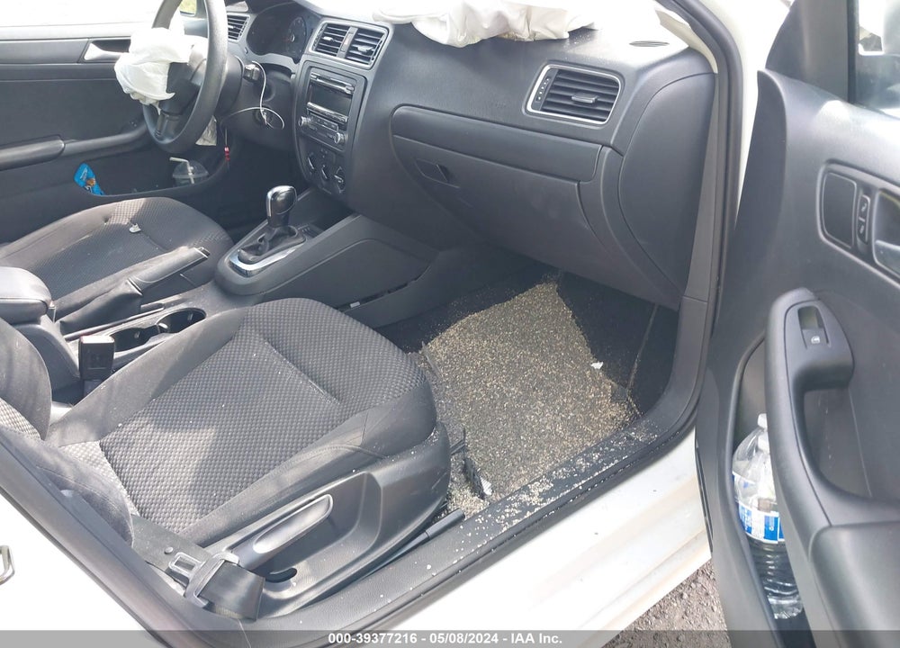 2014 VOLKSWAGEN JETTA VIN: 3VW2K7AJ0EM319015