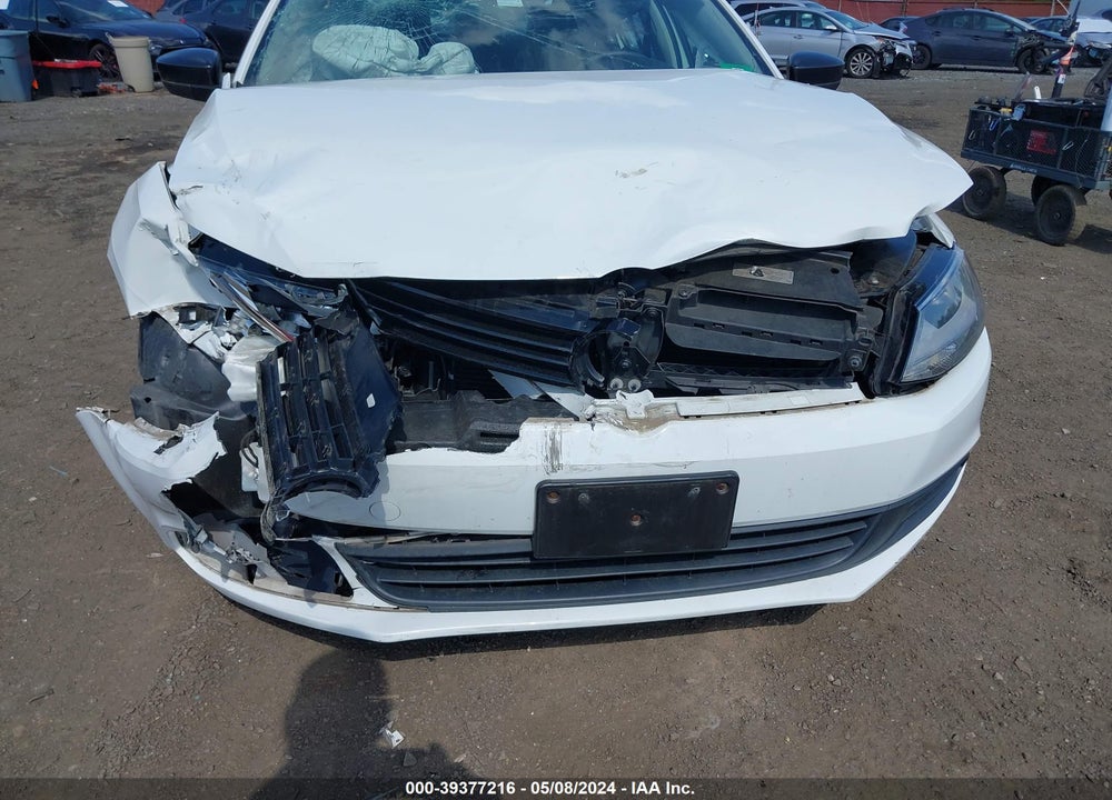 2014 VOLKSWAGEN JETTA VIN: 3VW2K7AJ0EM319015
