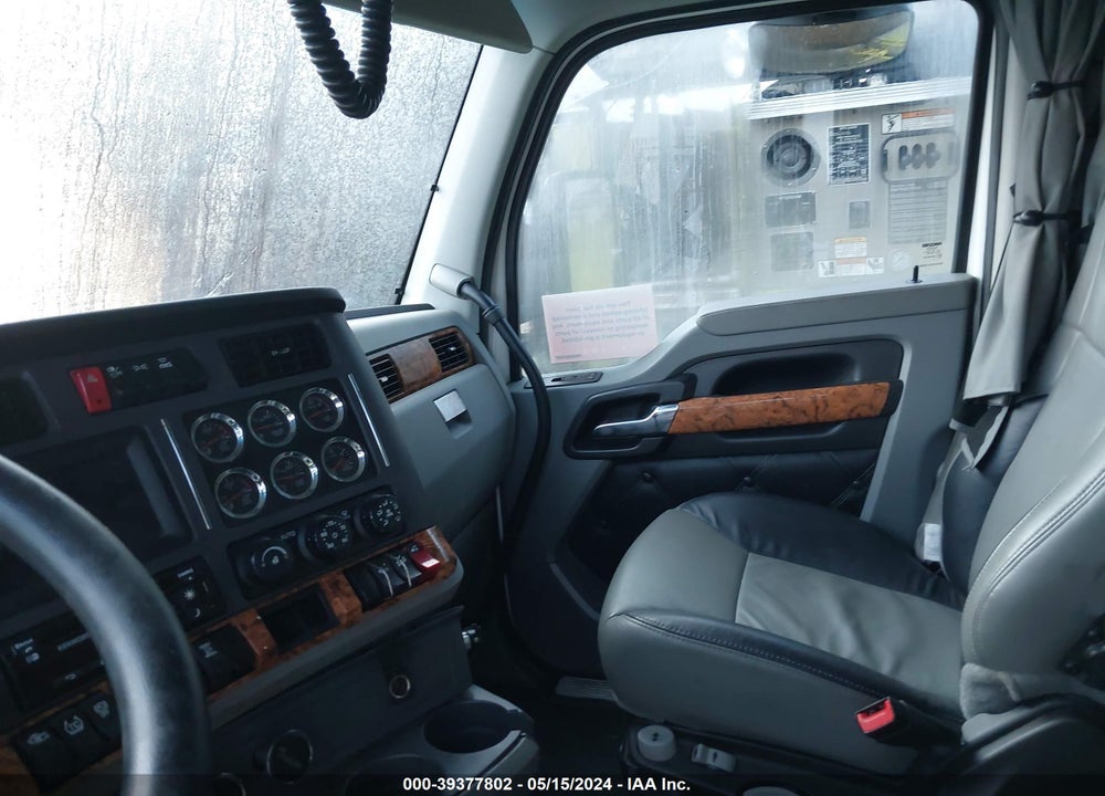 2020 KENWORTH T680 VIN: 1XKYDP9X8LJ312943