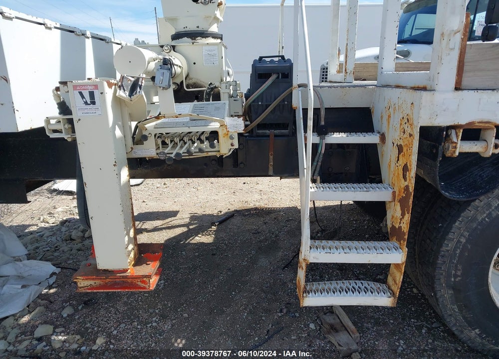 2002 INTERNATIONAL 4000 4900 VIN: 1HTSHADT42H552832