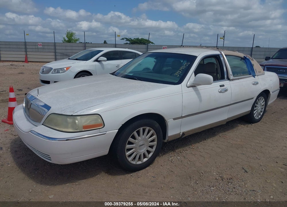 2004 LINCOLN TOWN CAR SIGNATURE VIN: 1LNHM81W94Y610426
