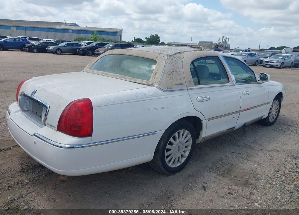 2004 LINCOLN TOWN CAR SIGNATURE VIN: 1LNHM81W94Y610426