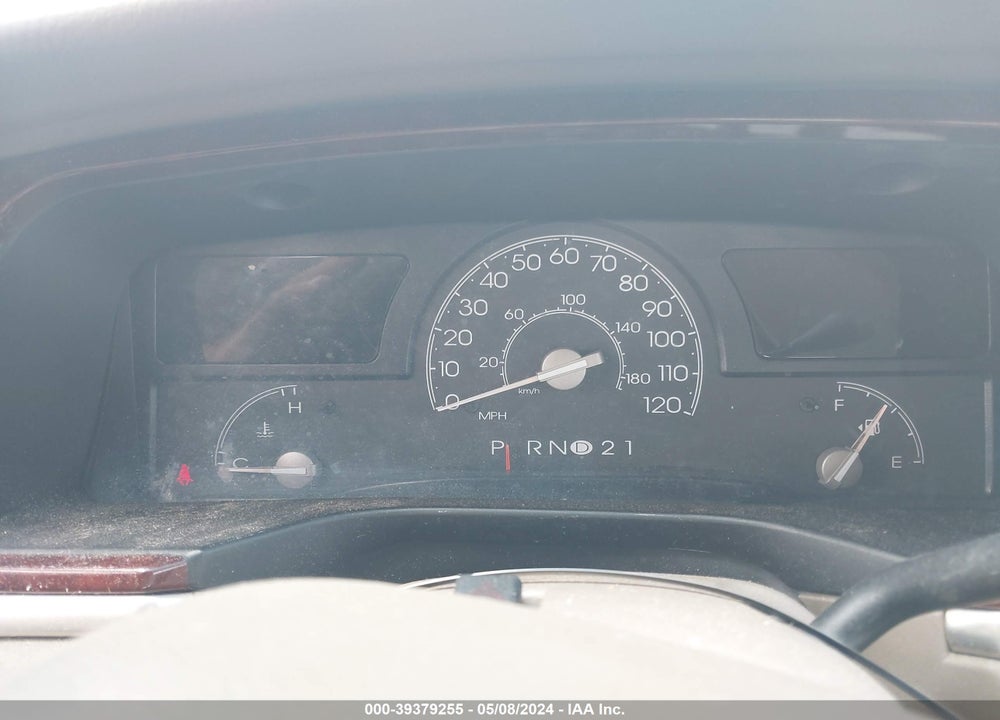 2004 LINCOLN TOWN CAR SIGNATURE VIN: 1LNHM81W94Y610426