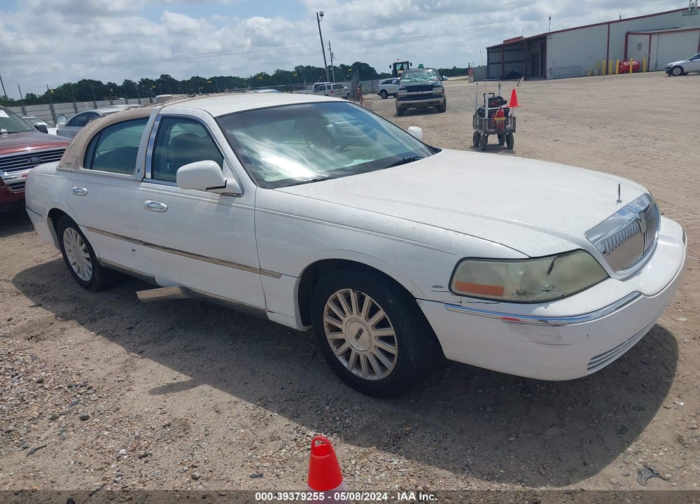 2004 LINCOLN TOWN CAR SIGNATURE VIN: 1LNHM81W94Y610426