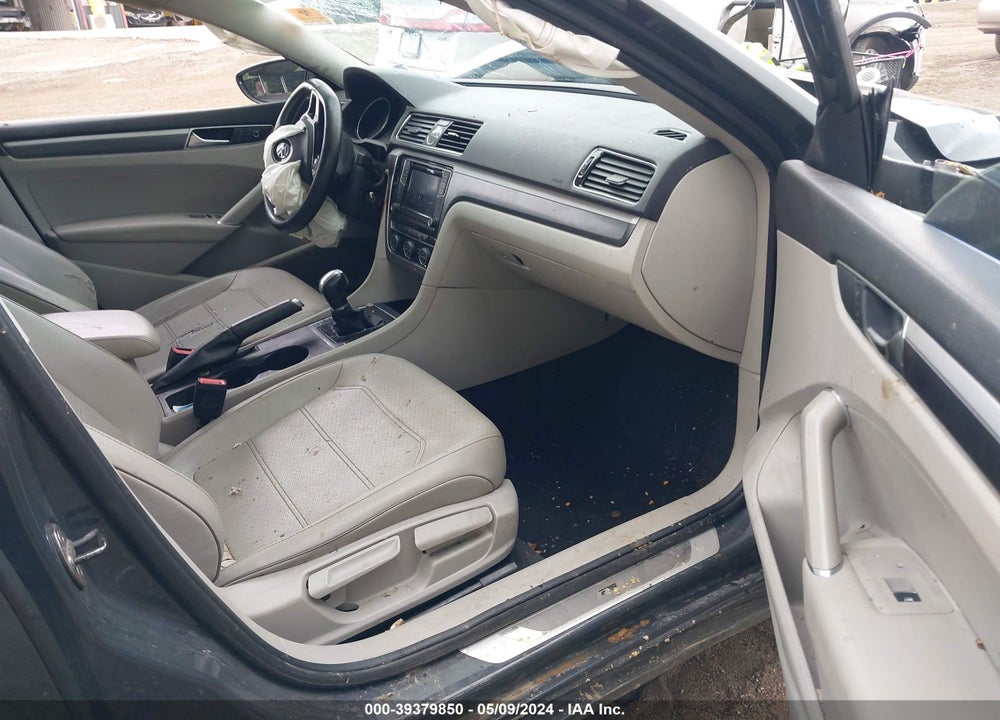 2017 VOLKSWAGEN PASSAT 1.8T R-LINE VIN: 1VWDT7A37HC055451