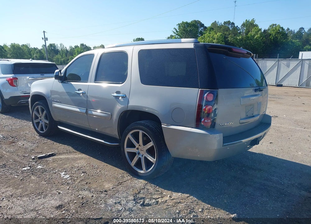 2007 GMC YUKON DENALI VIN: 1GKFK63837J306319