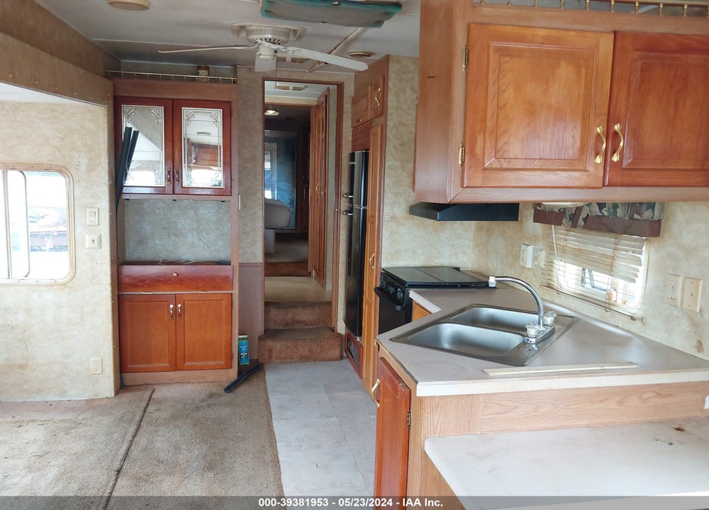 1999 NEWMAR AMERICAN VIN: 1N8RL343XX0035390