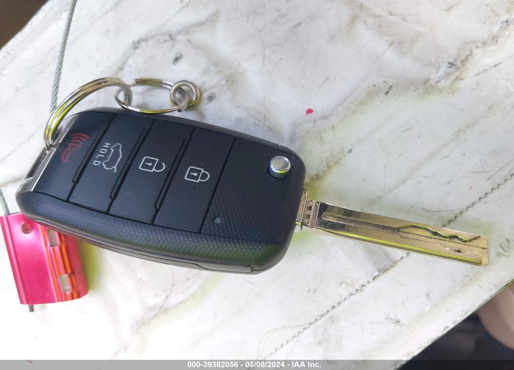 2015 KIA SORENTO LX VIN: 5XYKTCA62FG594937
