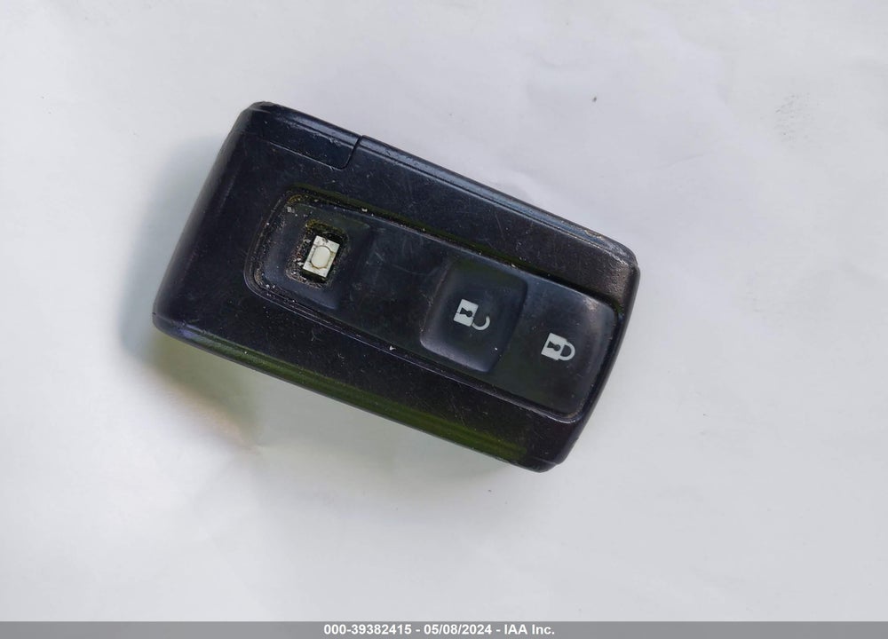 2005 TOYOTA PRIUS VIN: JTDKB22U253106499