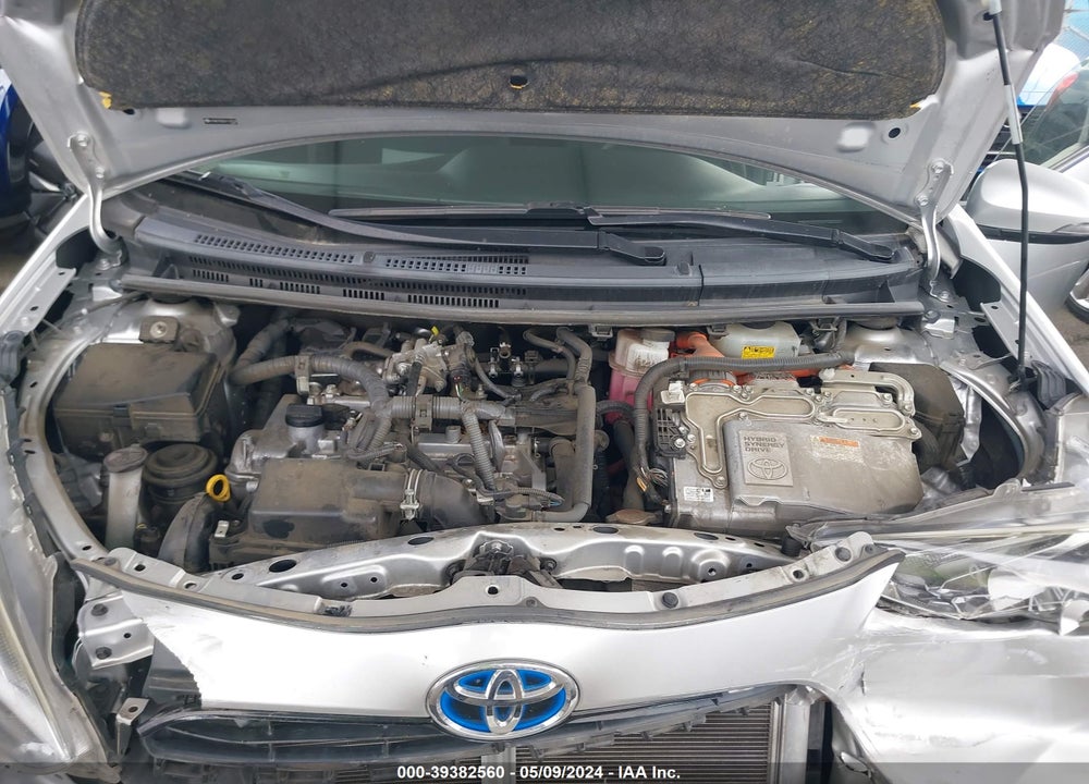 2016 TOYOTA PRIUS C TWO VIN: JTDKDTB32G1137578