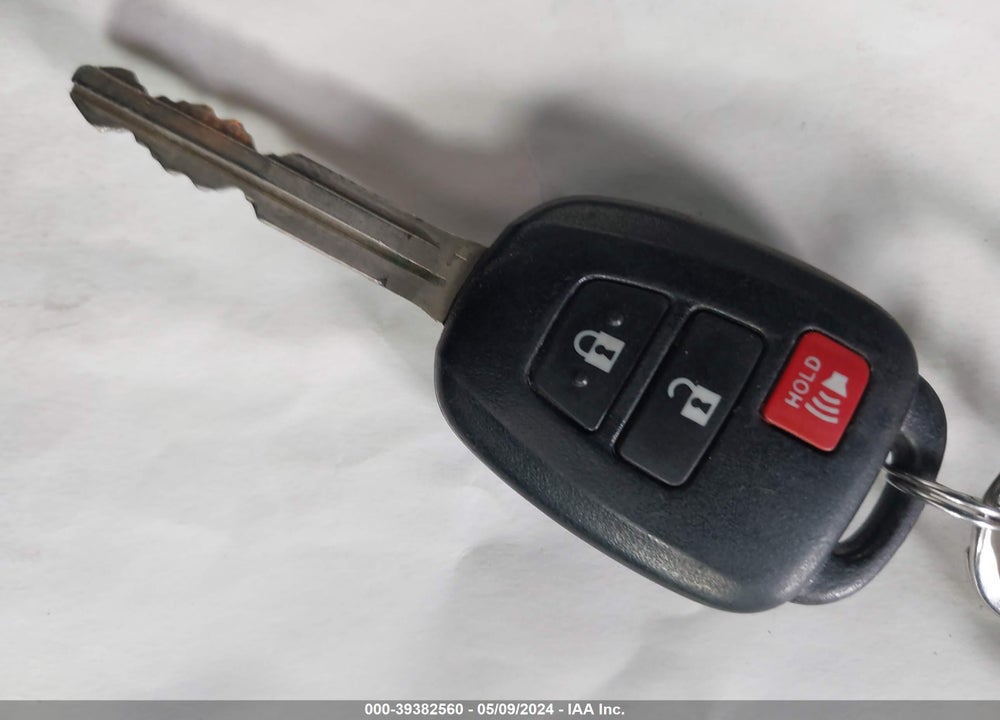 2016 TOYOTA PRIUS C TWO VIN: JTDKDTB32G1137578