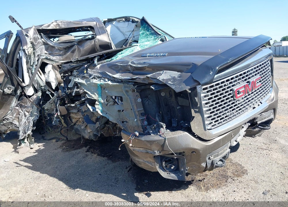 2015 GMC SIERRA 2500HD DENALI VIN: 1GT120E8XFF614900