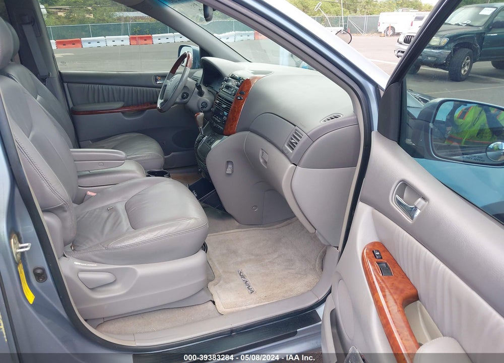 2004 TOYOTA SIENNA XLE VIN: 5TDZA22C14S009199