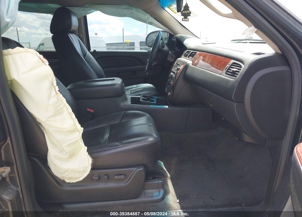 2010 CHEVROLET TAHOE LT VIN: 1GNUKBE01AR240565