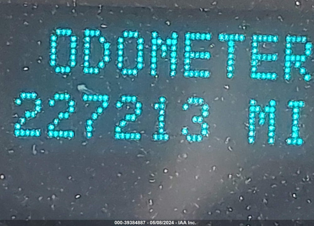 2010 CHEVROLET TAHOE LT VIN: 1GNUKBE01AR240565