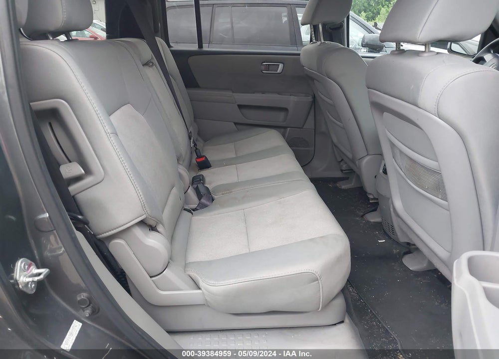 2011 HONDA PILOT LX VIN: 5FNYF4H22BB028742