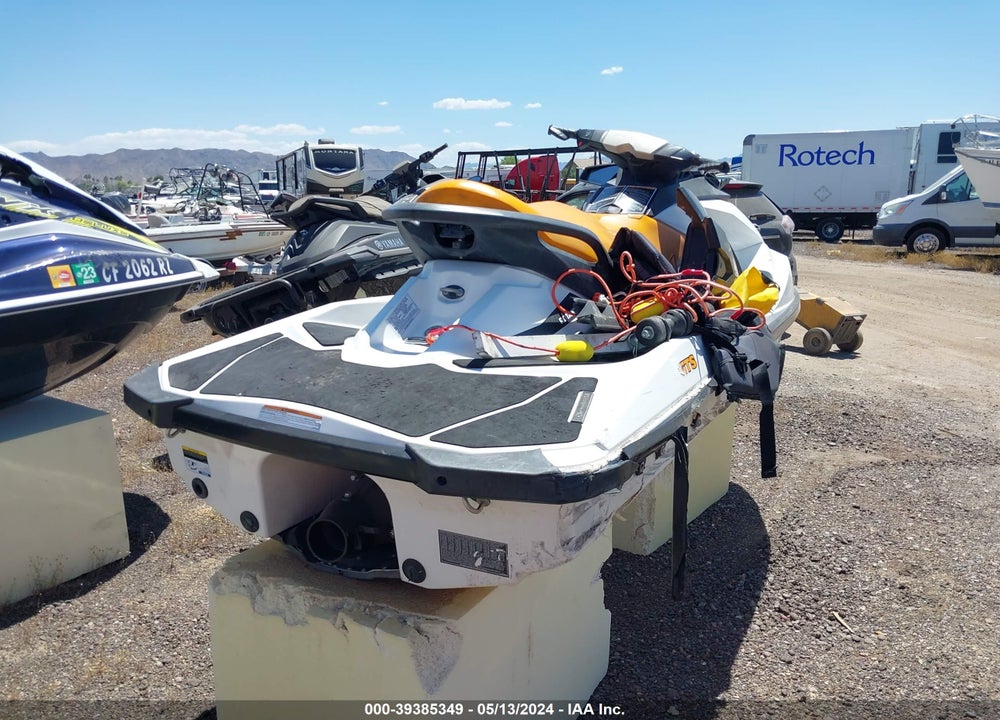 2016 SEADOO BOMBARDIER VIN: YDV39367E616