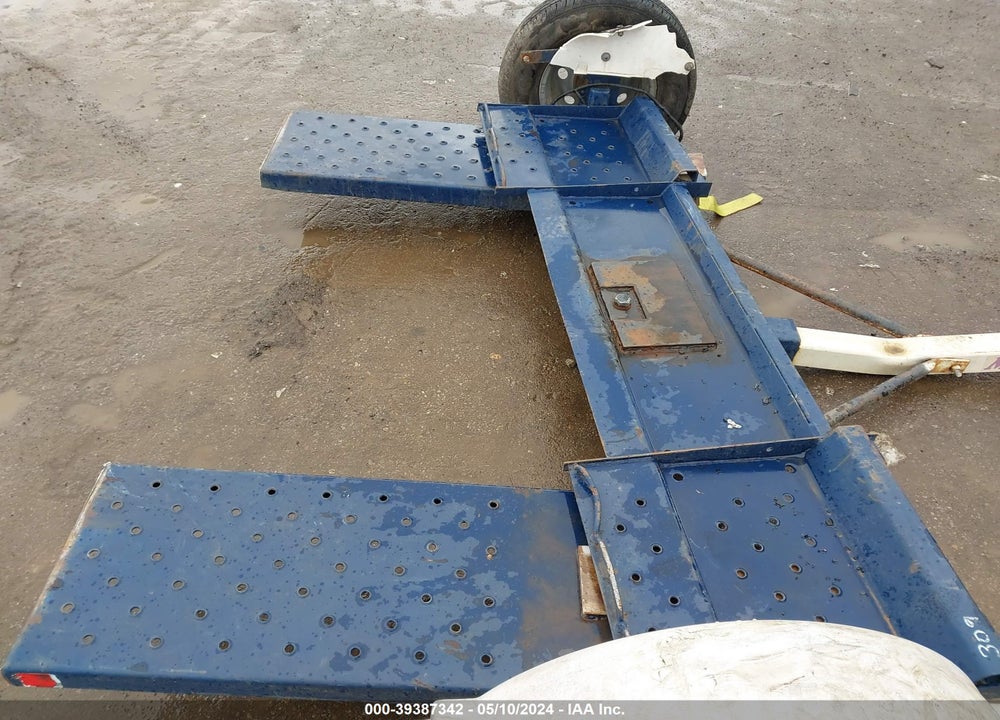 2010 TOWMASTER TOW DOLLY VIN: TB2207