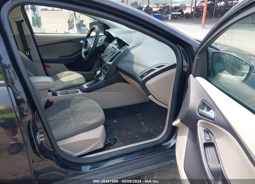 2014 FORD FOCUS SE VIN: 1FADP3K21EL298180