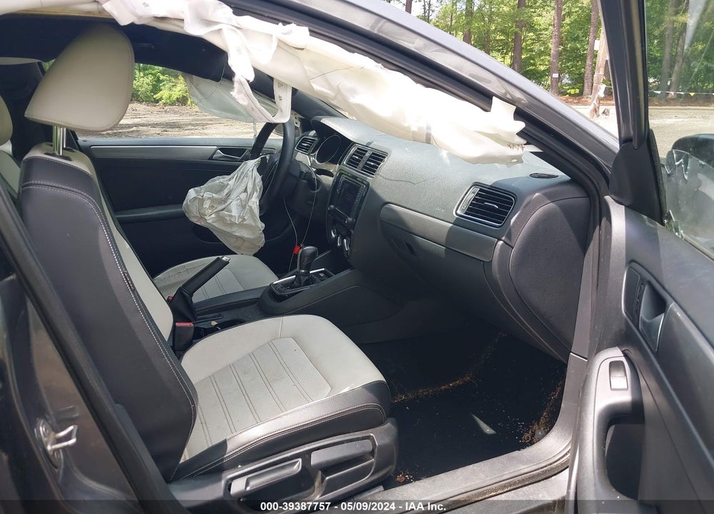 2016 VOLKSWAGEN JETTA 1.8T SPORT VIN: 3VWD17AJ9GM218330