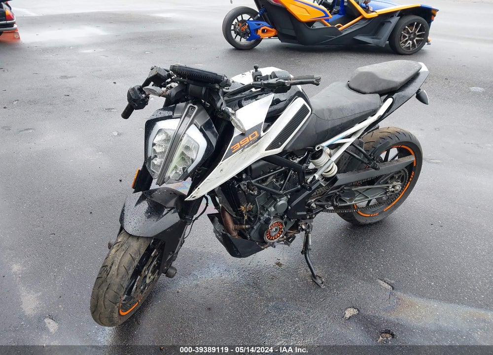 2022 KTM 390 DUKE VIN: MD2JPJ40XNC233643