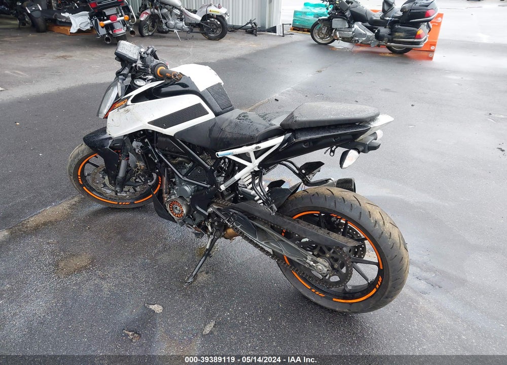 2022 KTM 390 DUKE VIN: MD2JPJ40XNC233643