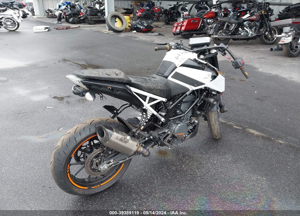 2022 KTM 390 DUKE VIN: MD2JPJ40XNC233643