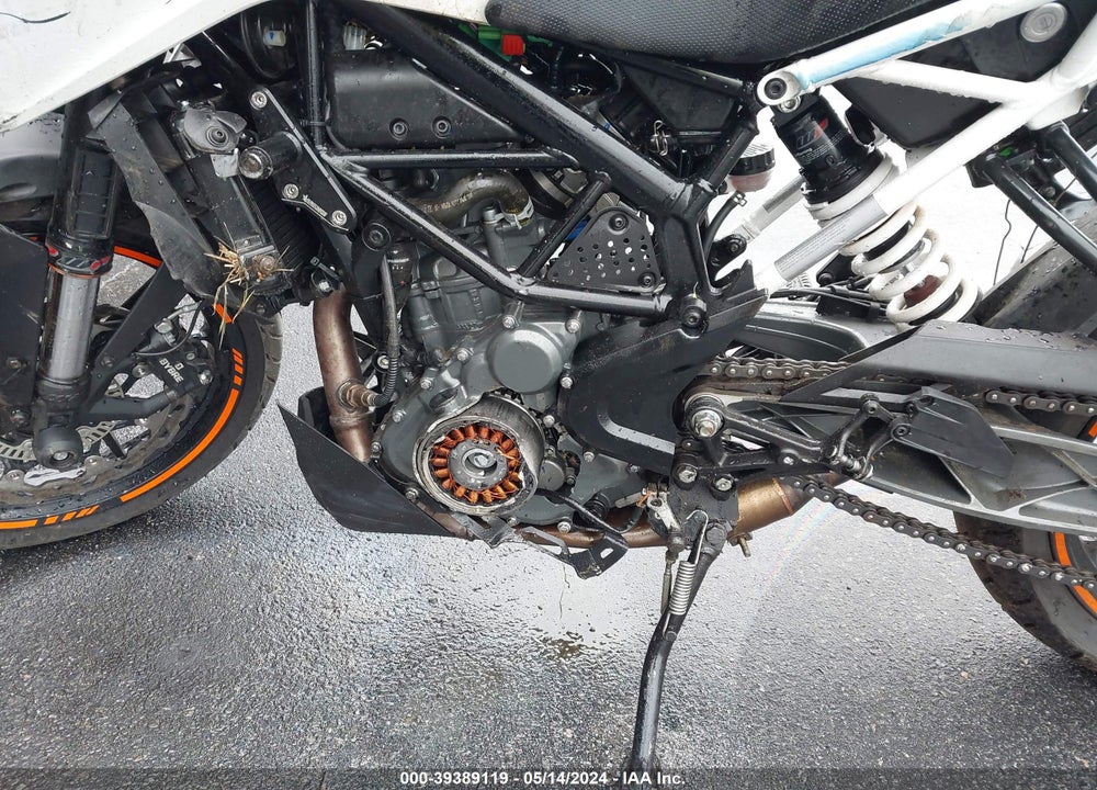 2022 KTM 390 DUKE VIN: MD2JPJ40XNC233643