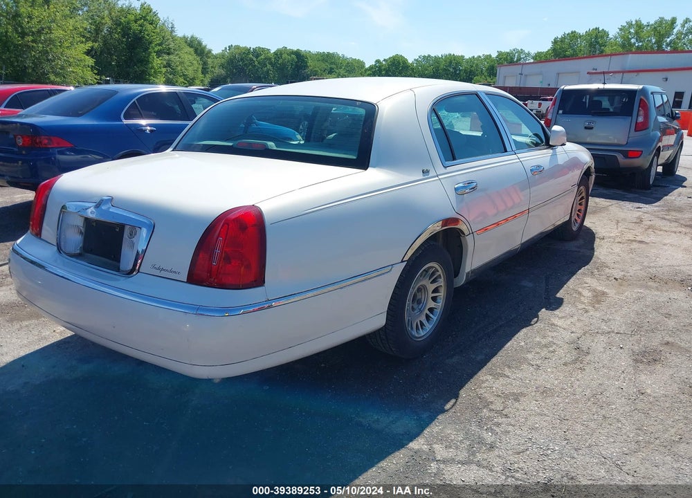 2000 LINCOLN TOWN CAR CARTIER VIN: 1LNHM83W4YY824193