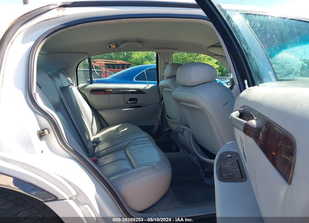 2000 LINCOLN TOWN CAR CARTIER VIN: 1LNHM83W4YY824193