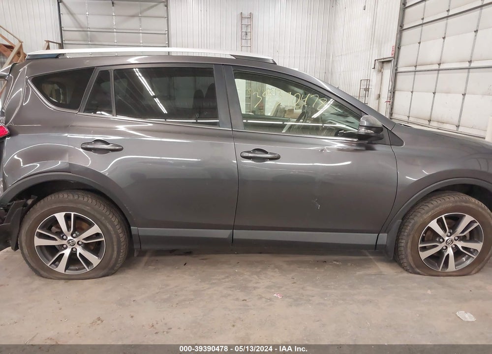 2016 TOYOTA RAV4 XLE VIN: JTMRFREV3GJ086732
